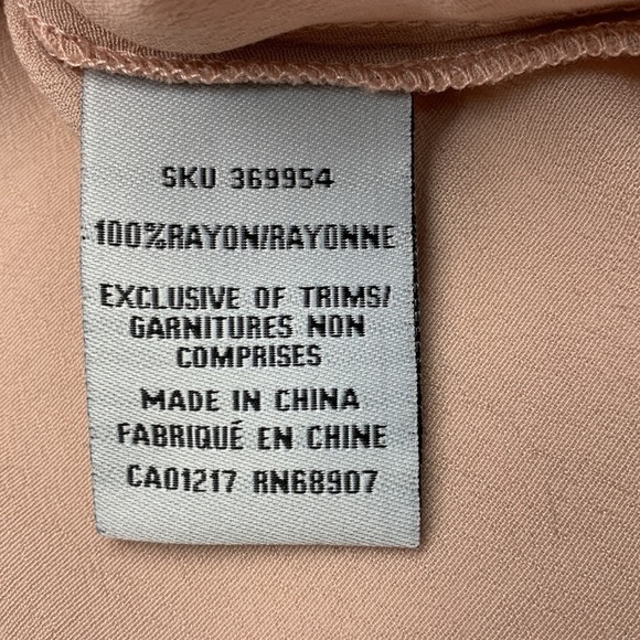 Le Chateau Long Sleeve Button Front Blouse V-Neck Colour Rose Medium NWT - Picture 7 of 11